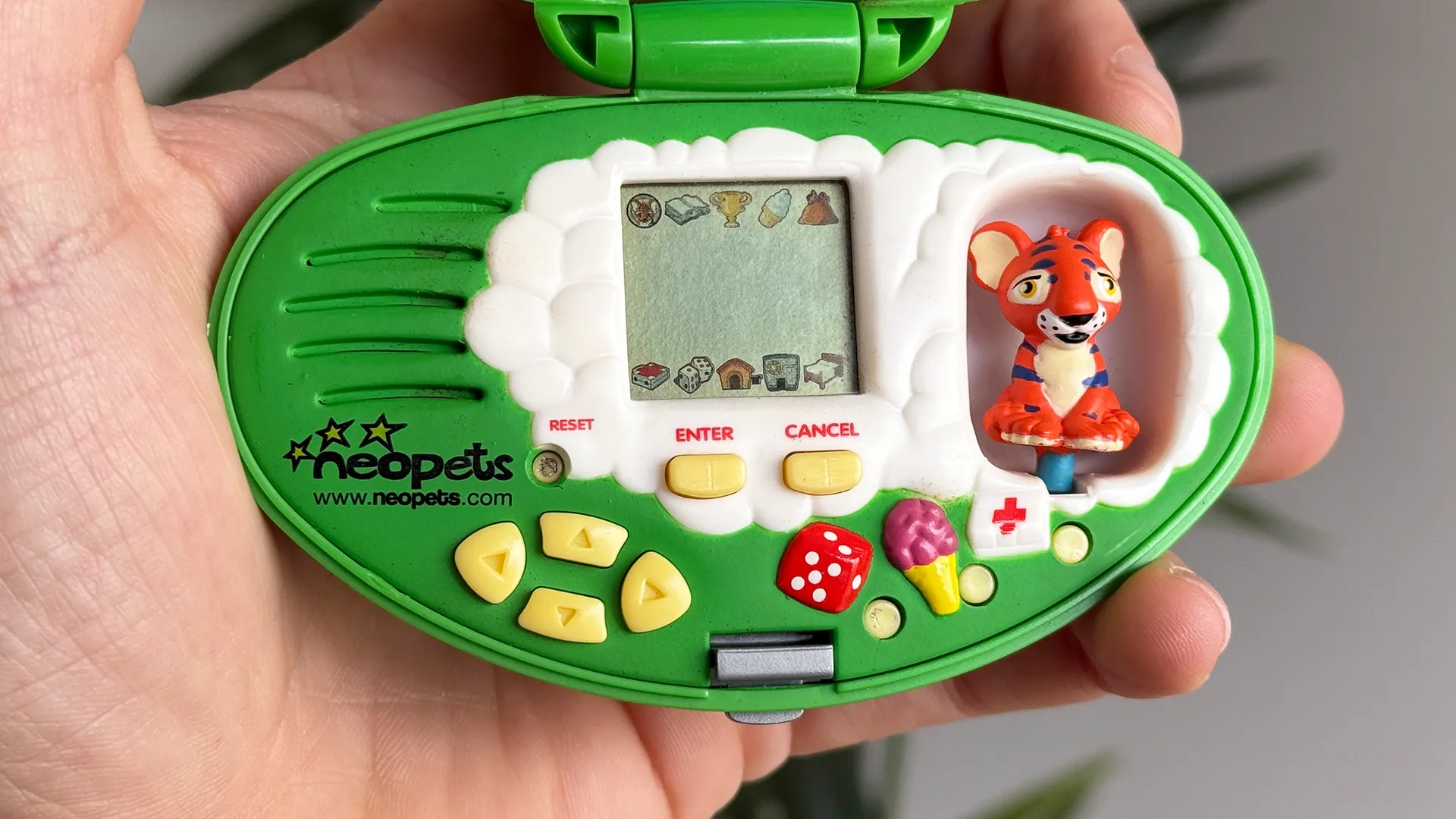 Lougra lower screen Neopets Handheld