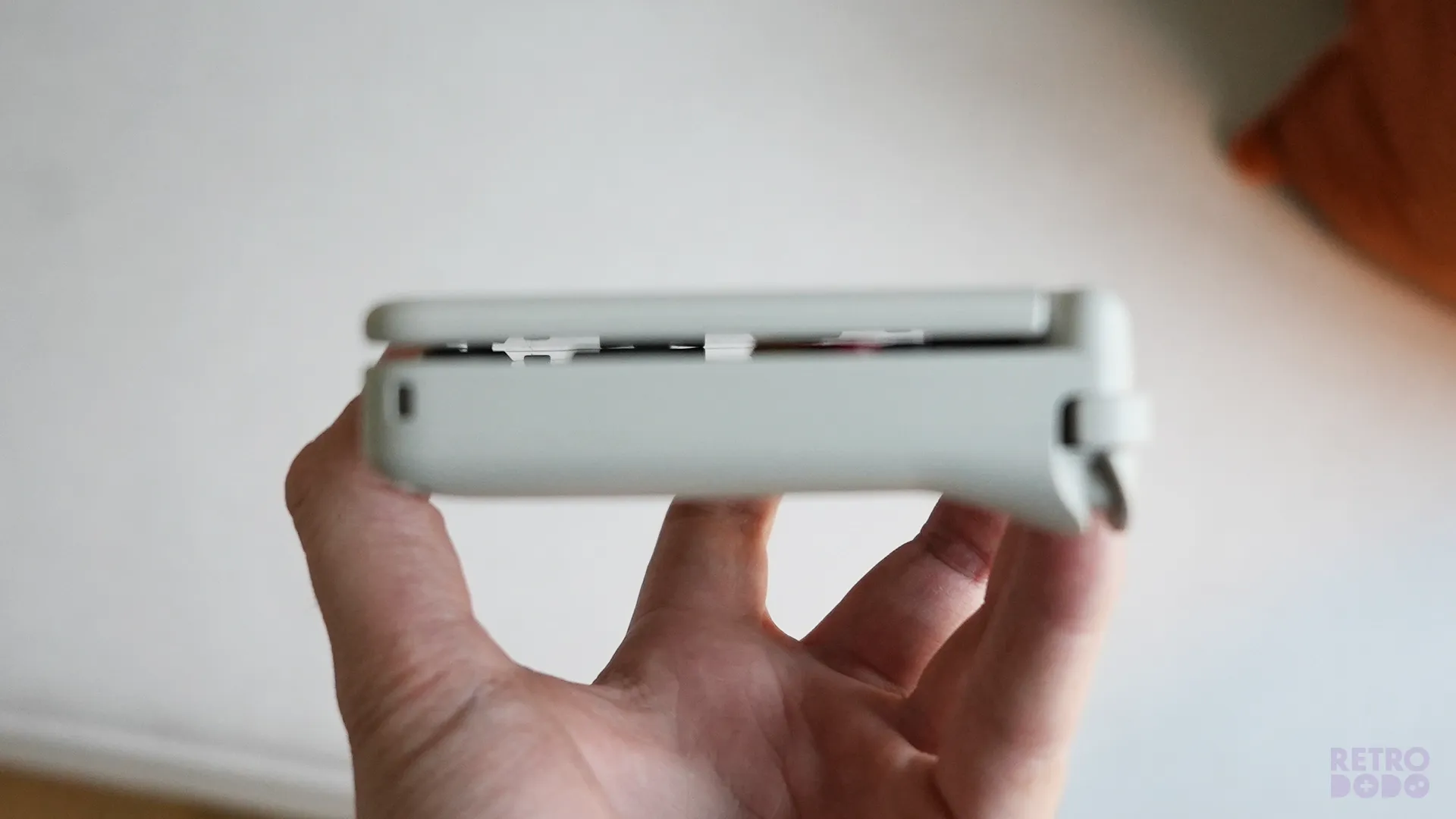 AYN Thor Closed Side