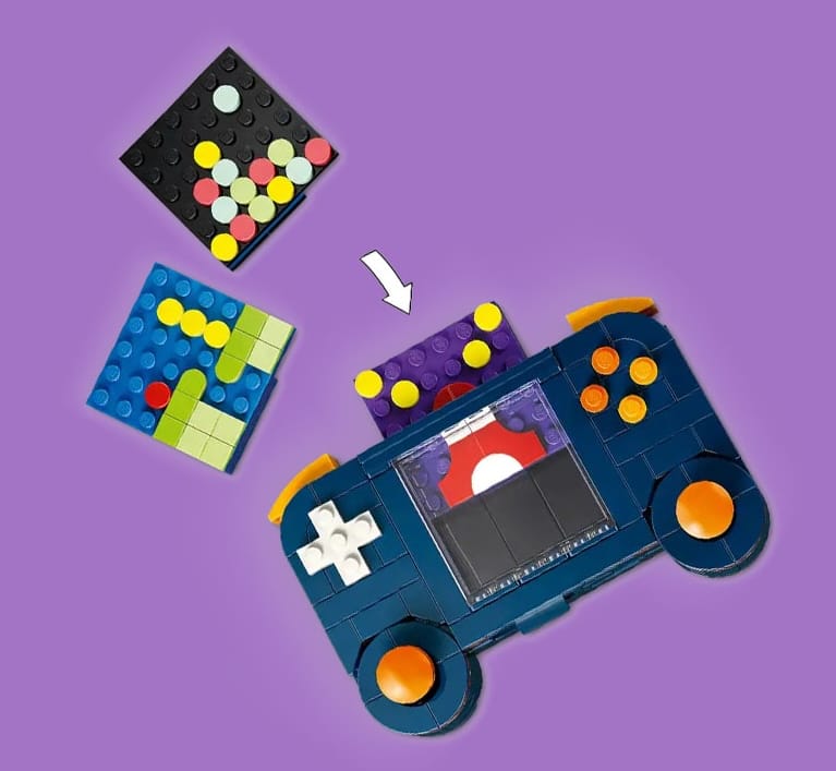 A graphic showing how the different game cards go in the LEGO handheld design in the 3-in-1 set