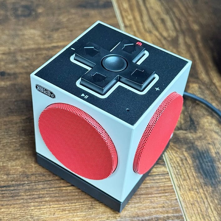 Close up view of the D-pad controller for the Retro Cube 2