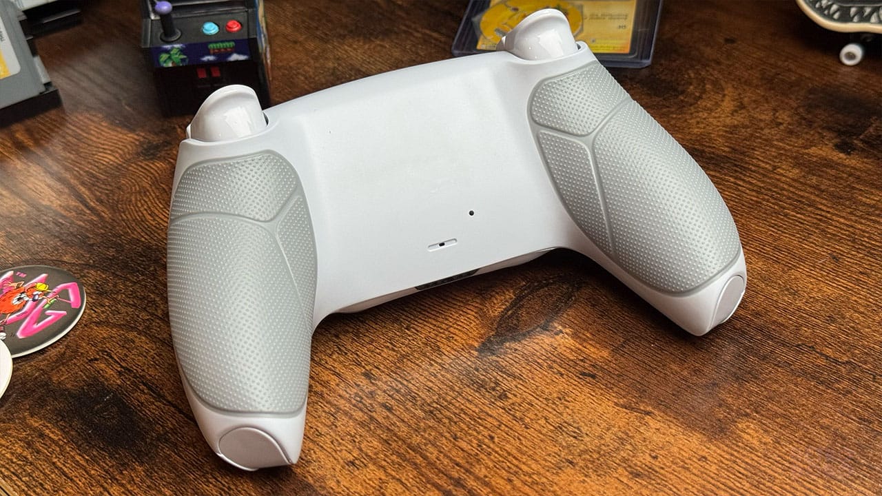 The reverse of the PSOne controllers from Killscreen