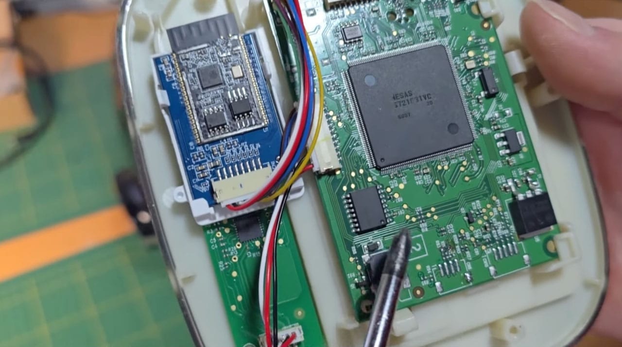 Chips and PCBs that make the Cook4Me Pressure Cooker display work.