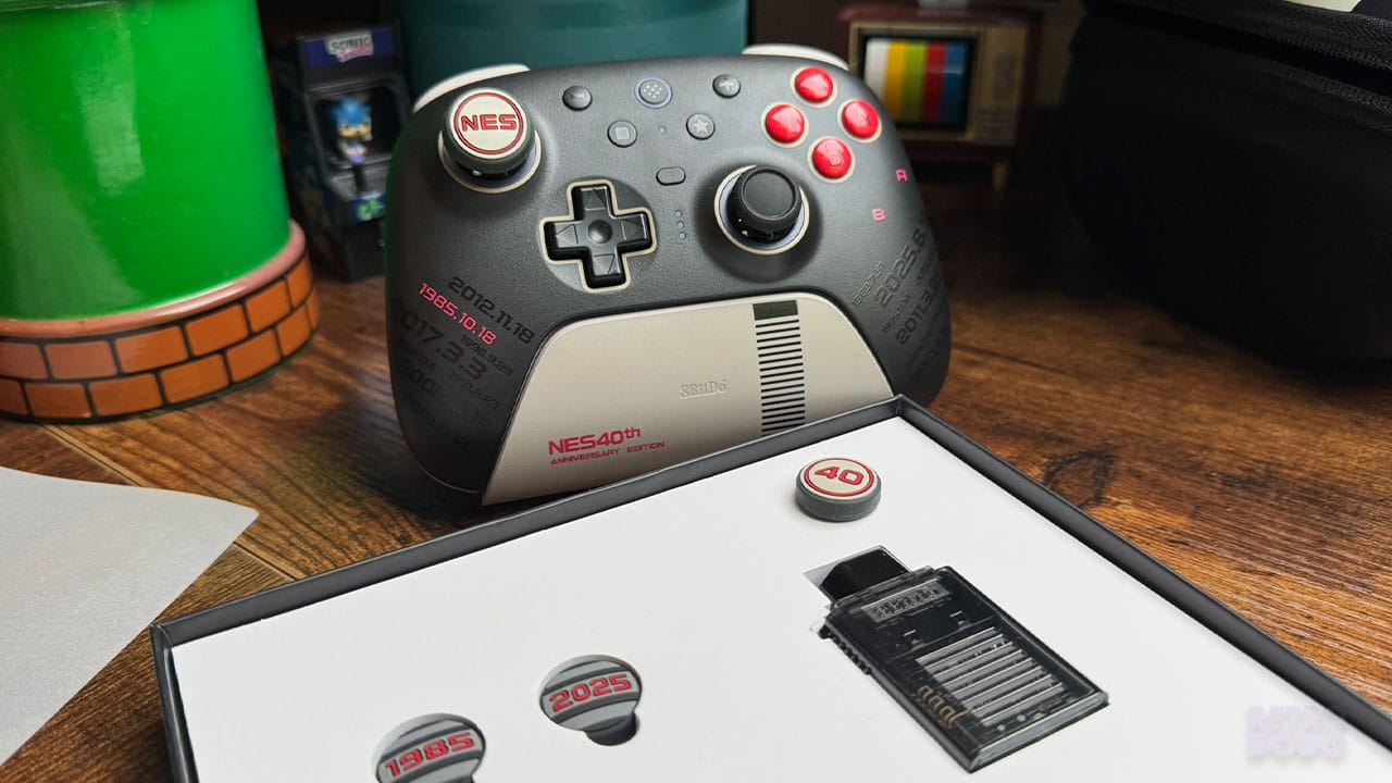 Additional extras in the limited edition package (button caps and retro receiver)