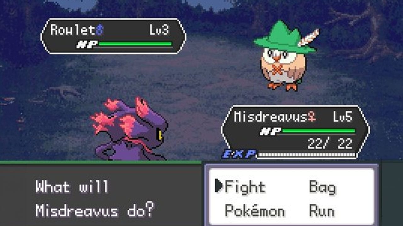 Rowlett in a hat fighting a Misdreavous