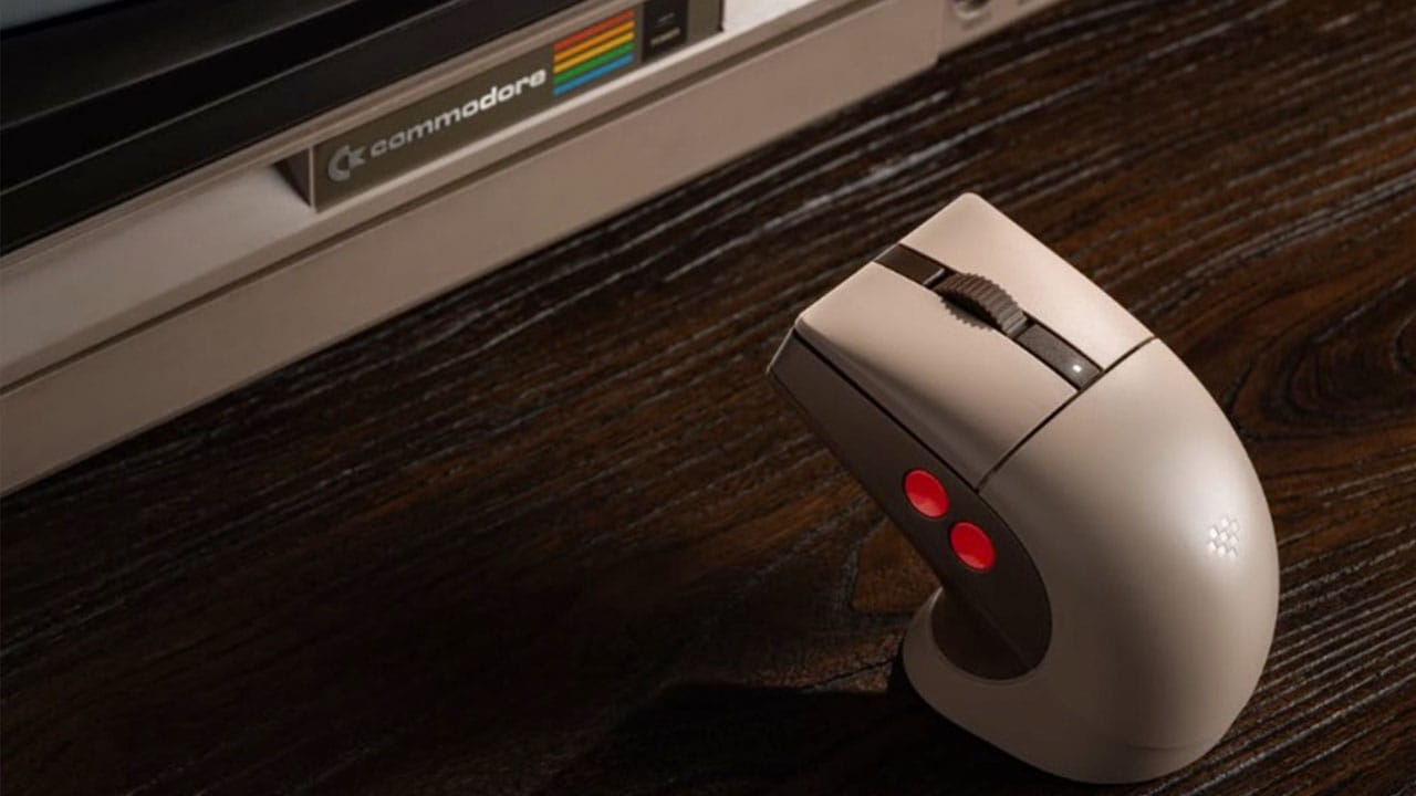 C64-edition mouse next to a C64