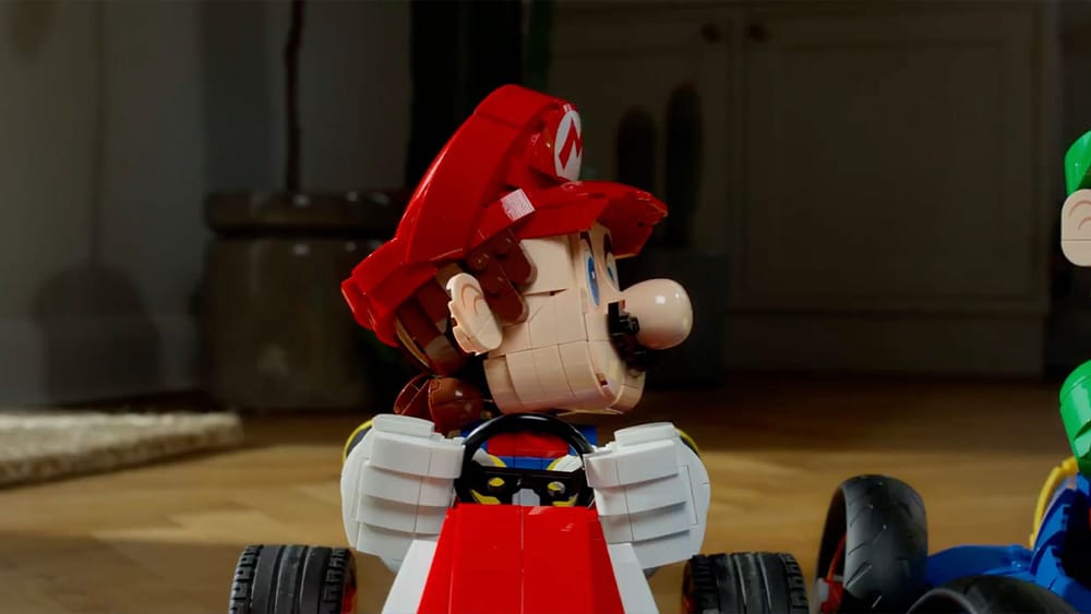 Mario looking off screen at Luigi