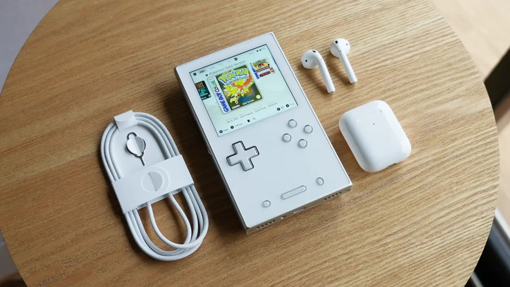 AYANEO Pocket Vert Review: If Apple Made A Handheld post feature image