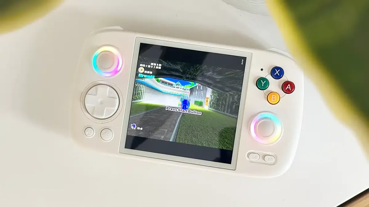 ANBERNIC RG Cube Review - The Perfect 1:1 Retro Handheld?