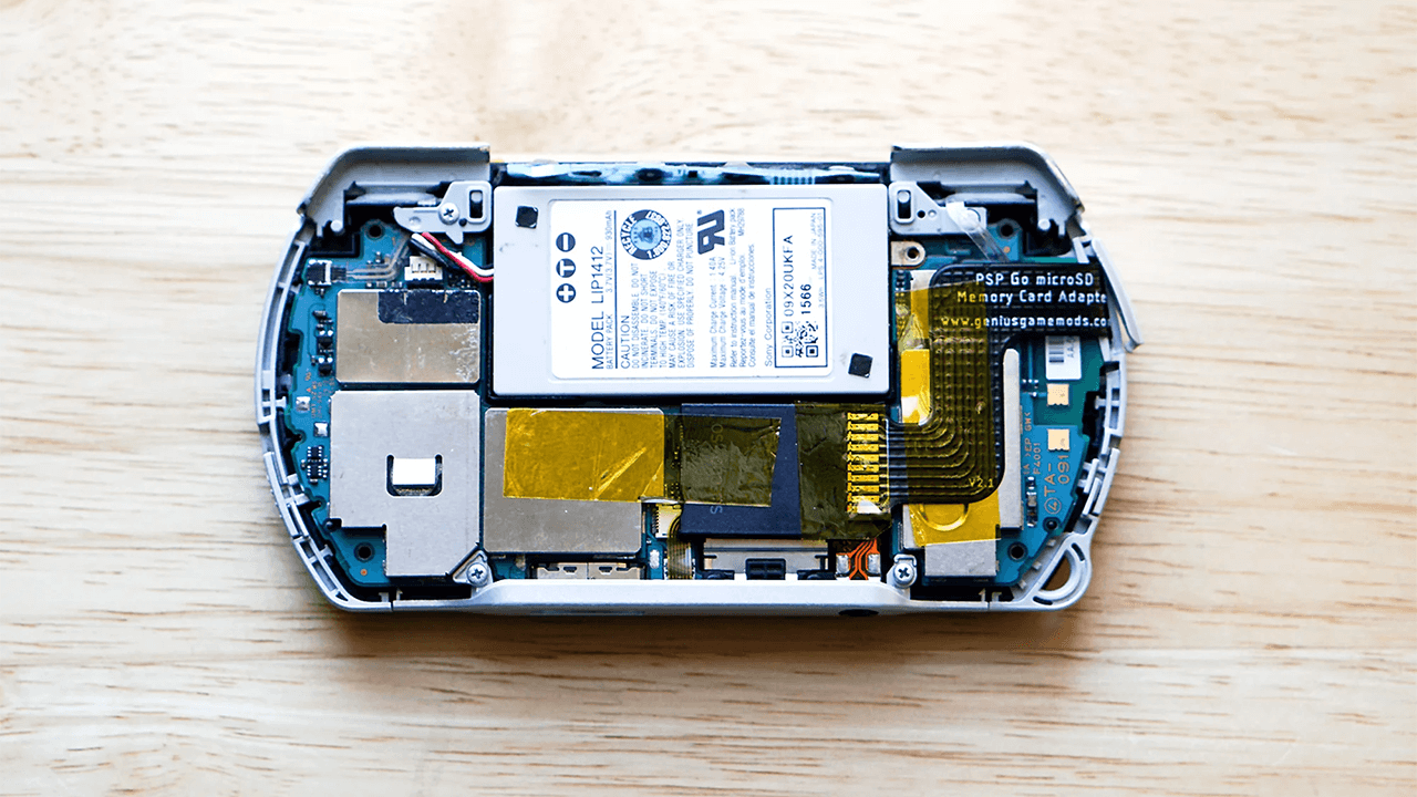 PSP Go Adaptor Grants A Huge Storage Boost To Sony’s All-Digital Handheld post image