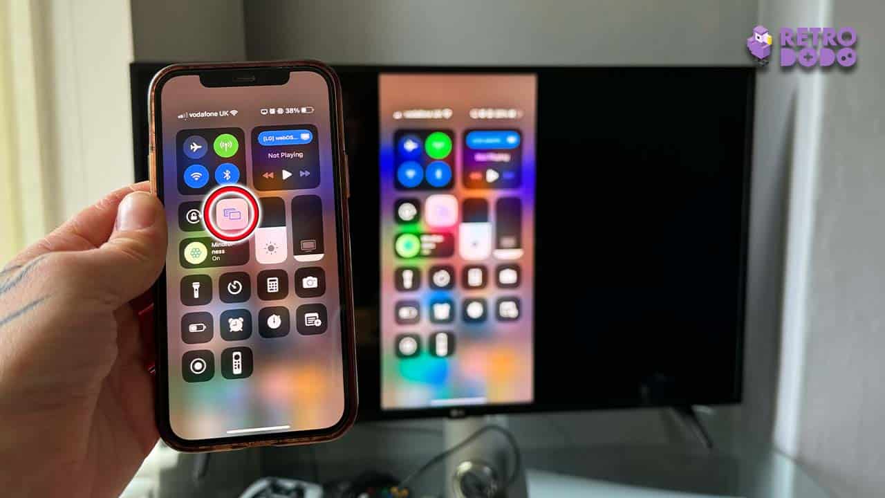 Using screen-mirroring on the iPhone