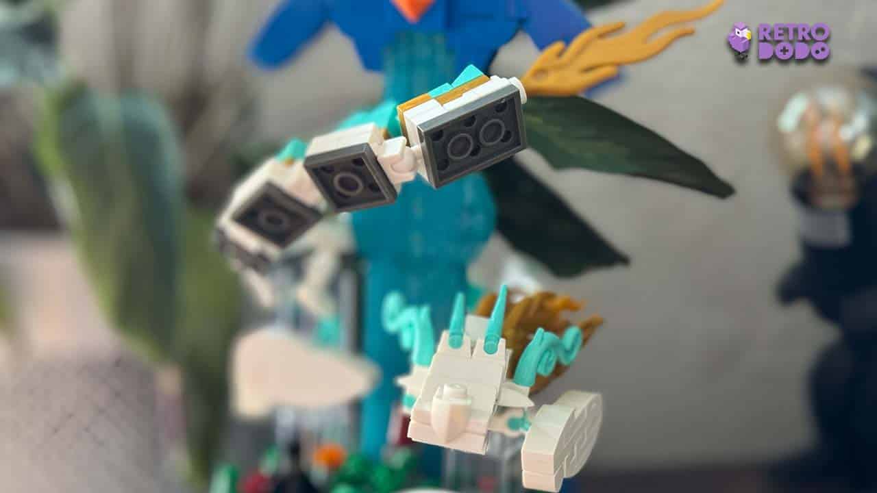 A close up of the Dragon on the Sillbird Master Sword set