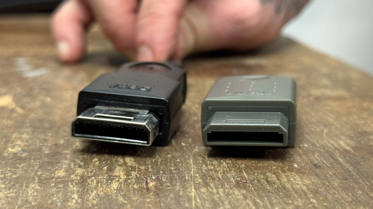 A comparison between the Saturn controller connector and the 8BitDo retro receiver connector