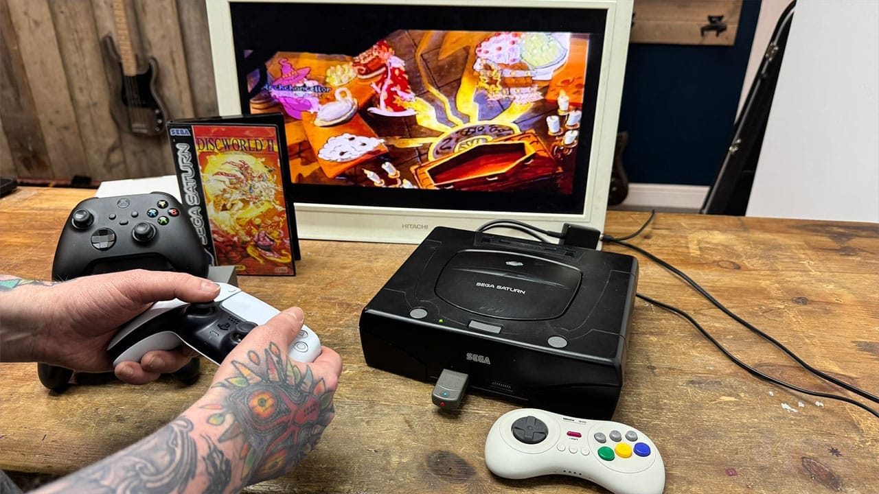 Playing Discworld II on the Sega Saturn with a PS5 white DualSense controller