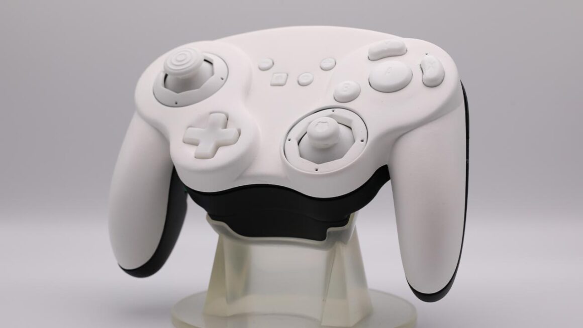 Panda GameCube Controller - White controller with black backing