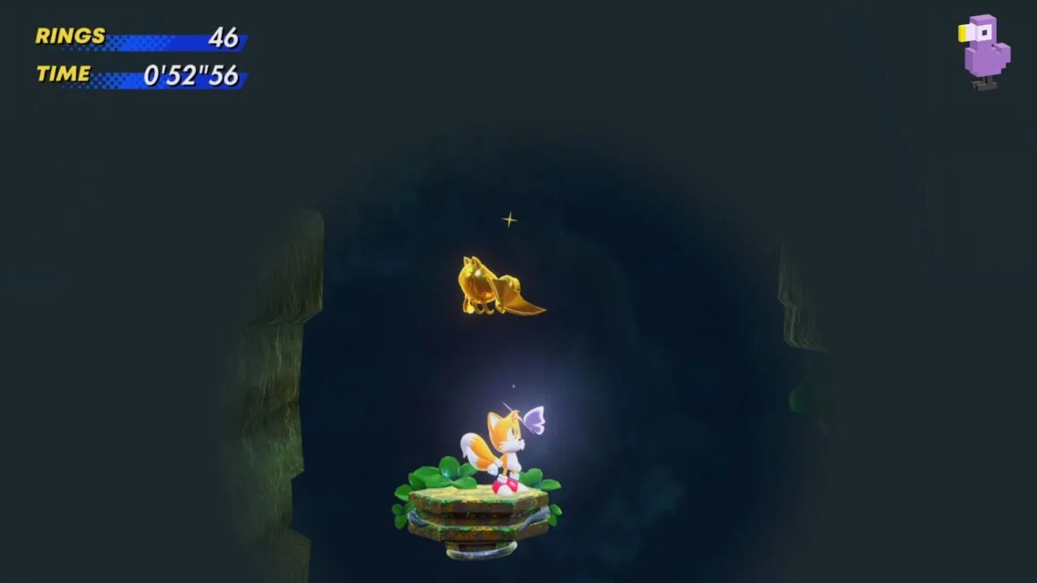 SONIC SUPERSTAR GOLD ENEMY BAT IN A FOGGY CAVE