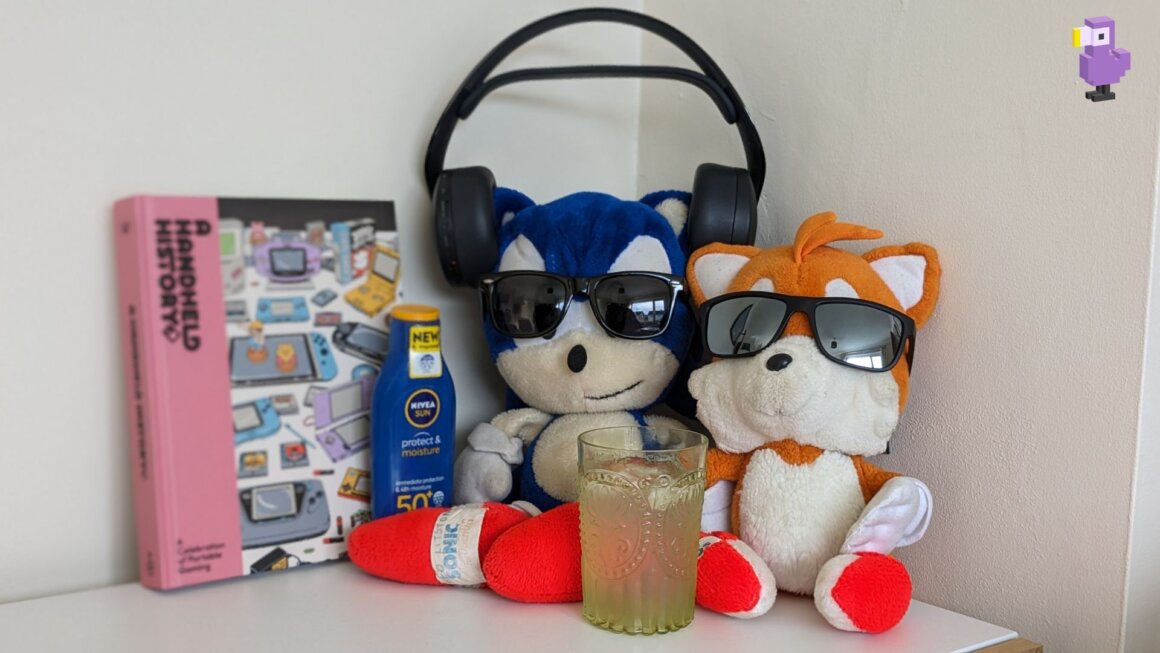SONIC AND TAILS ENJOY A COOL DRINK AND SOME CHILLED MUSIC