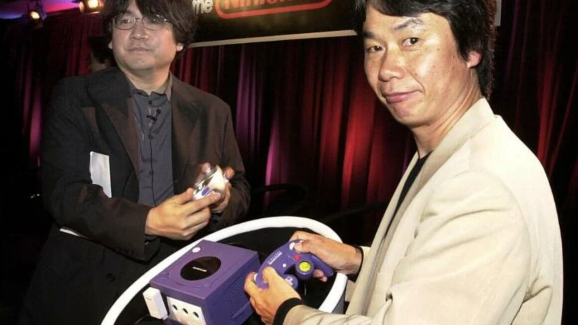 Shigeru Miyamoto and Satoru Iwata with a GameCube