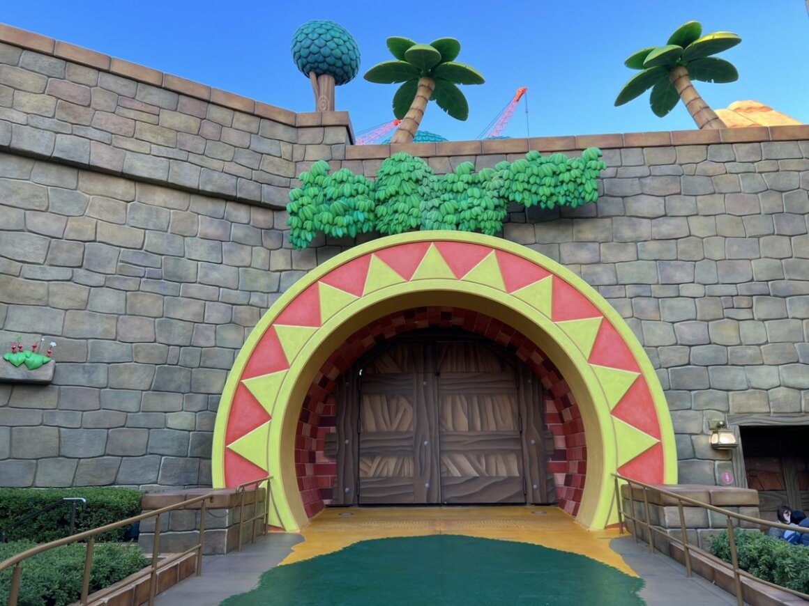 Donkey Kong Country Expansion - door to the new attraction