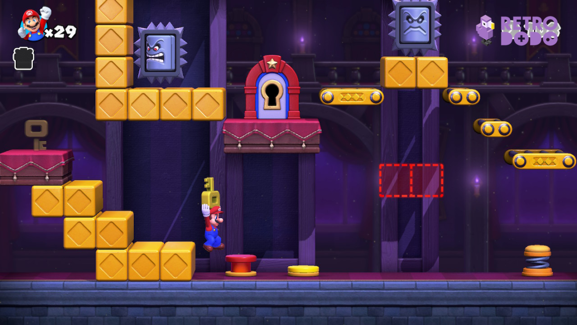 Mario carries a key through a haunted house.
