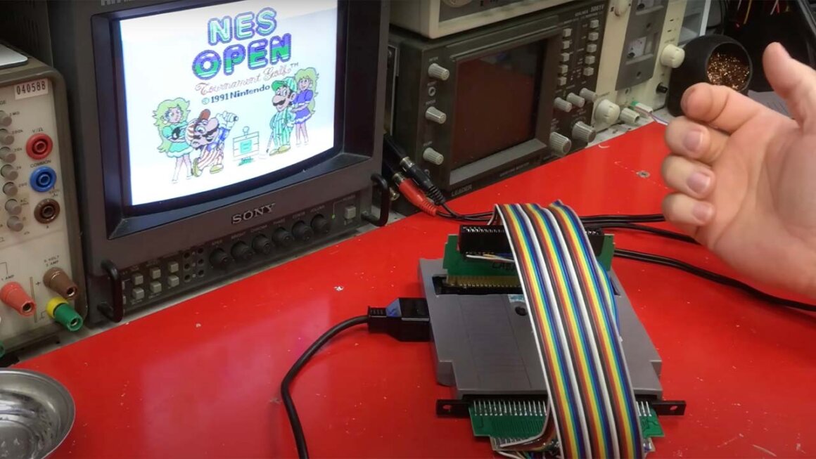 Nes cartridge console playing itself via a ribbon connector