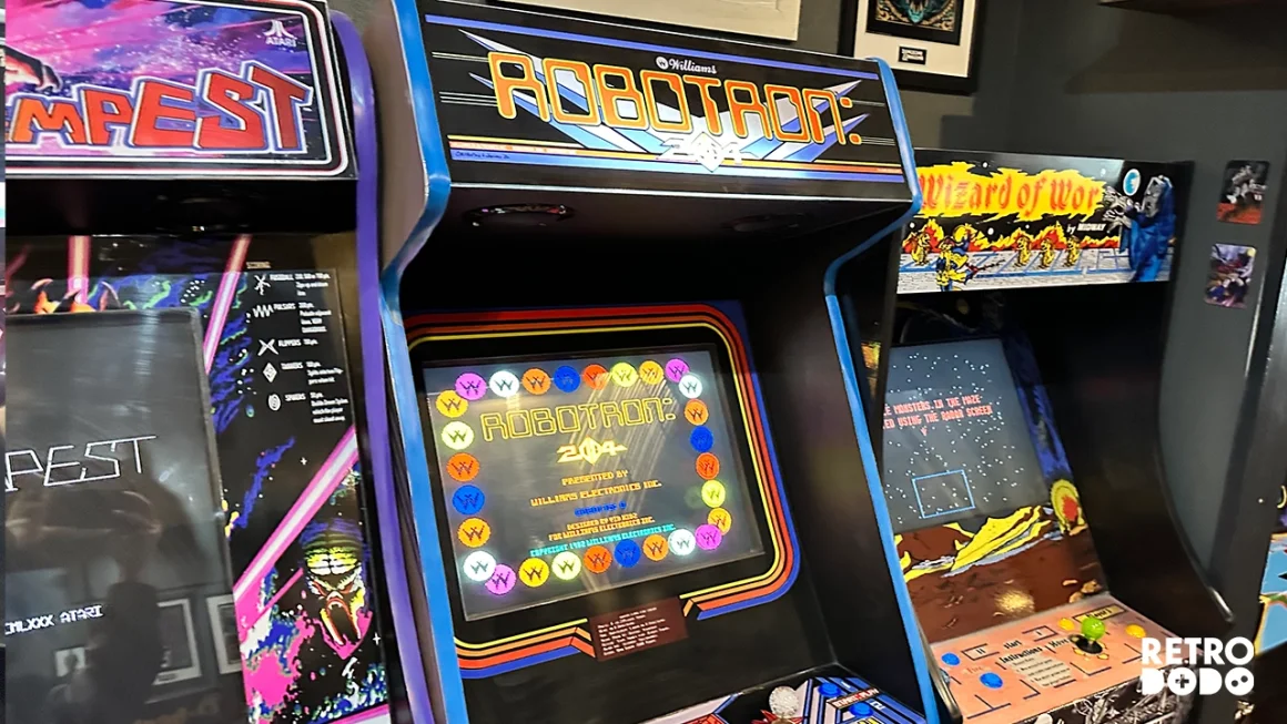 robotron 2084 arcade cabinet