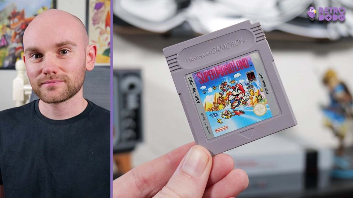 Tirada en la cabeza de Rob (izquierda) y cartucho de Game Boy de Super Mario Land (derecha)