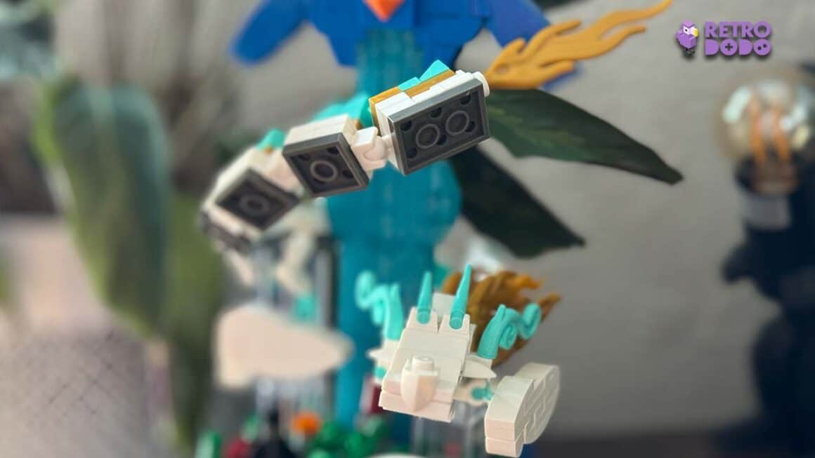 A close up of the Dragon on the Sillbird Master Sword set