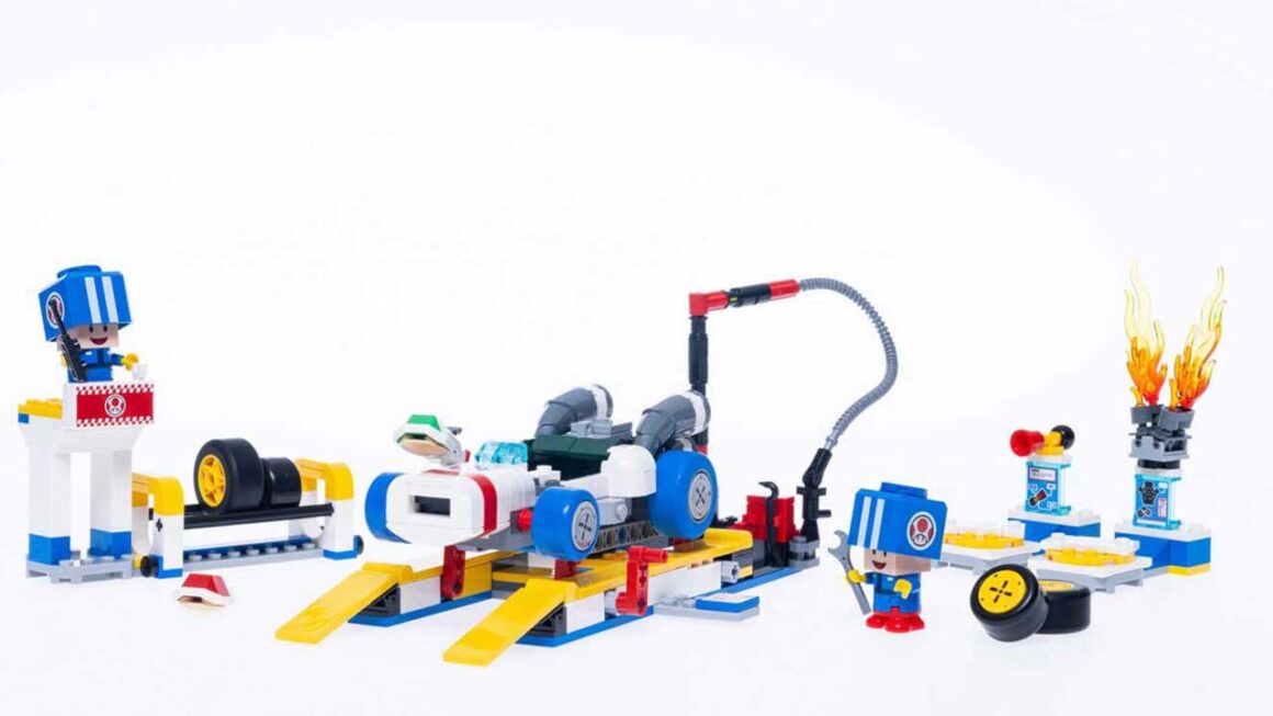 A LEGO Pitstop with Blue uniformed Toads fixing the B-Dasher kart