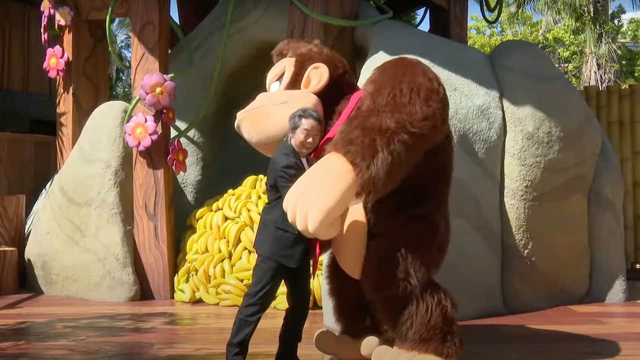 Donkey Kong Country expansion showing Miyamoto hugging DK